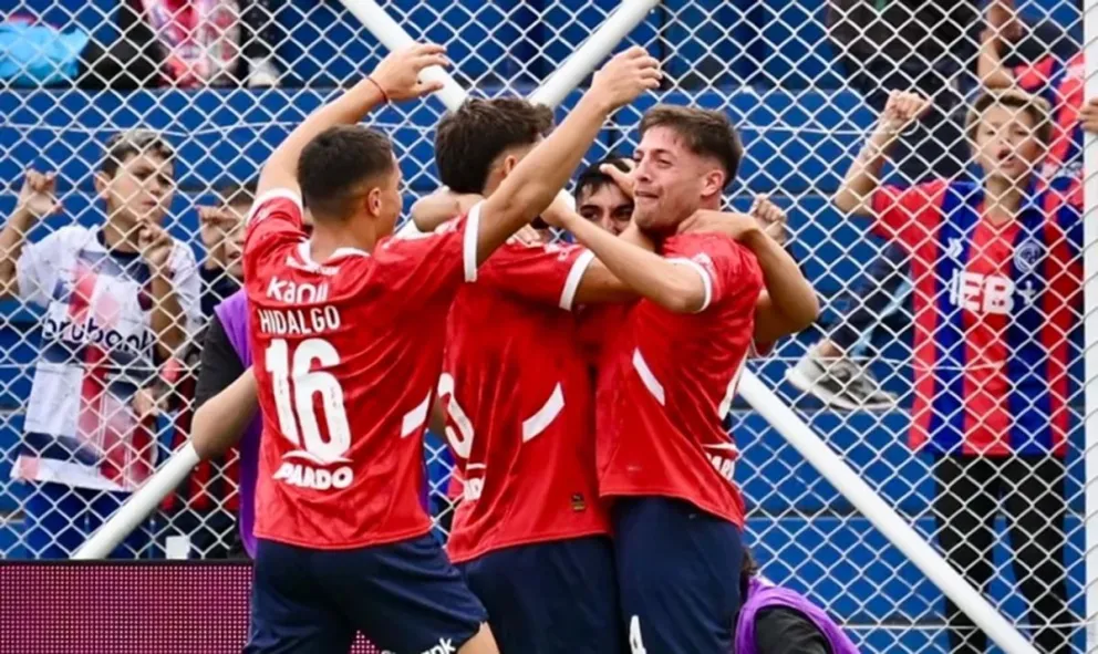 Independiente venció a San Lorenzo y quedó en la cima de la Zona B