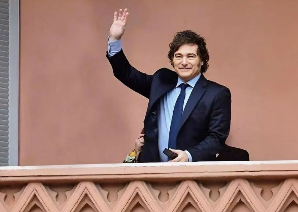 Según una encuesta de Opina Argentina, Milei sigue siendo el político con mejor imagen