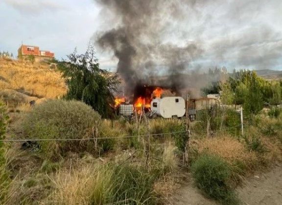 Bomberos controlaron un incendio en una vivienda de Manantial Rosales