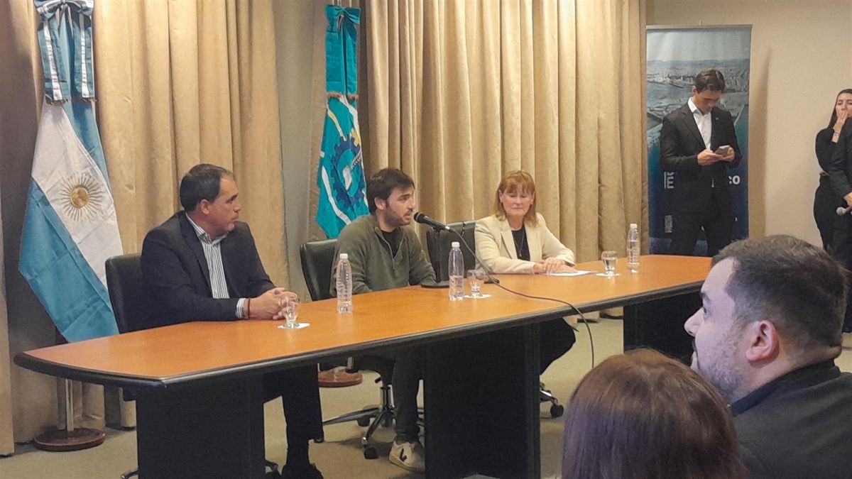 Torres: "Hoy este astillero de Comodoro va a ser uno de los más importantes de la Argentina"