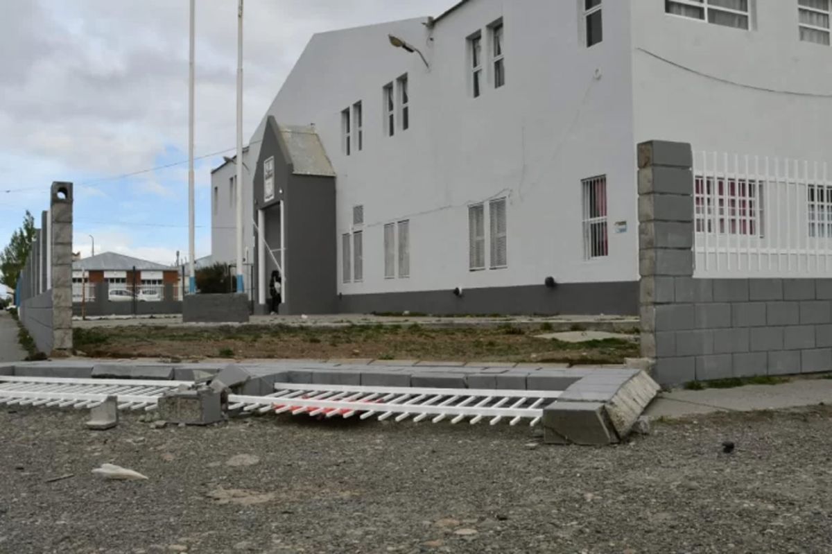 Santa Cruz: suspendieron las clases y restringieron la circulación en rutas por los fuertes vientos