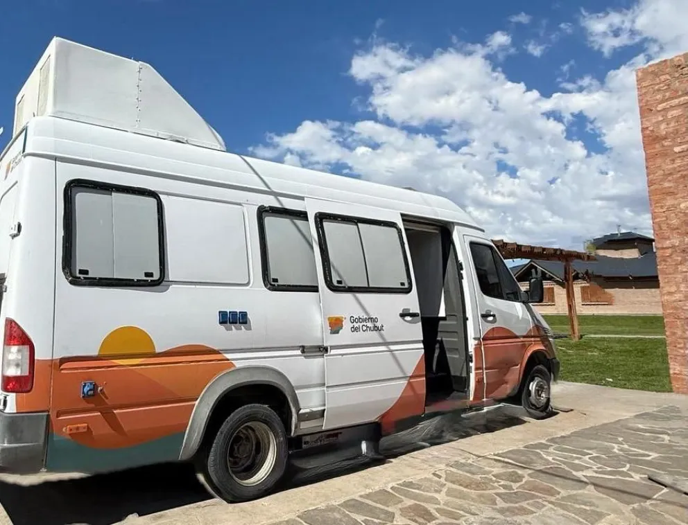 La unidad móvil del Registro Civil recorrerá escuelas para facilitar el acceso a trámites