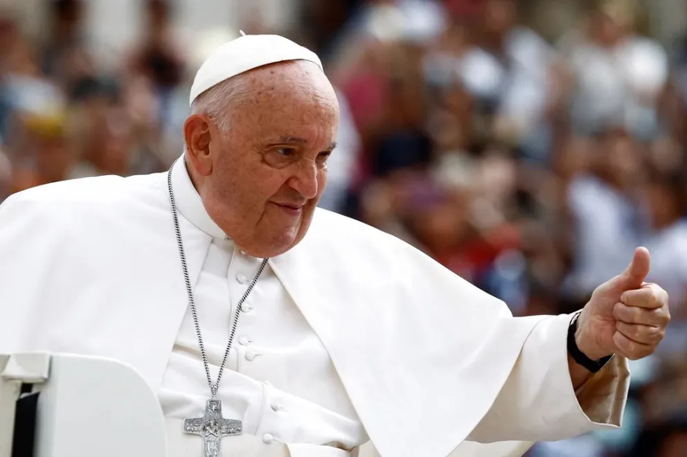El papa Francisco evoluciona favorablemente y los médicos descartan un cuadro crítico