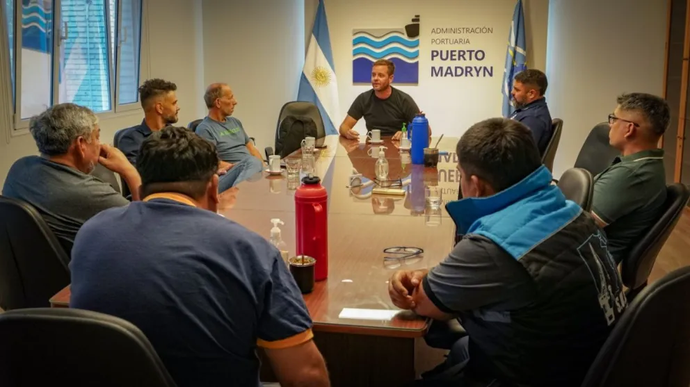 Provincia avanza en gestiones para incrementar la frecuencia de buques portacontenedores