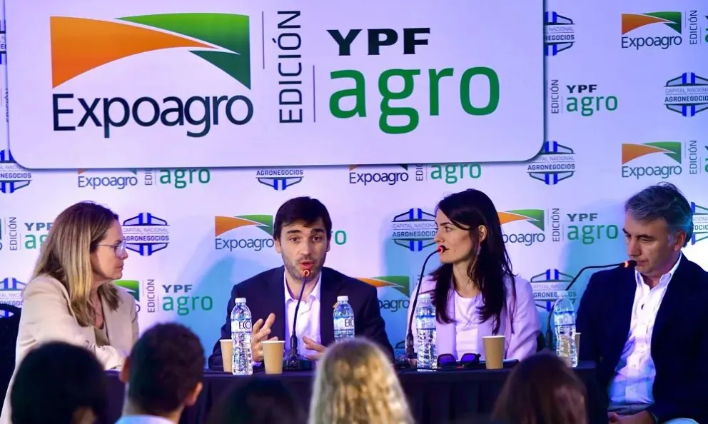 Torres expuso sobre educación en la Expoagro: "decidimos nivelar para arriba, con conectividad y nuevas tecnologías"