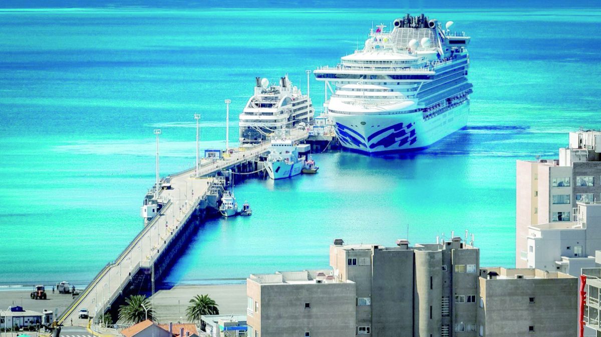 Dos cruceros arribaron este martes a Puerto Madryn