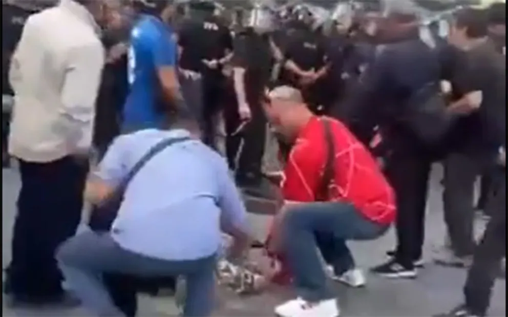 Repudio por violencia policial contra una jubilada en protesta frente al Congreso