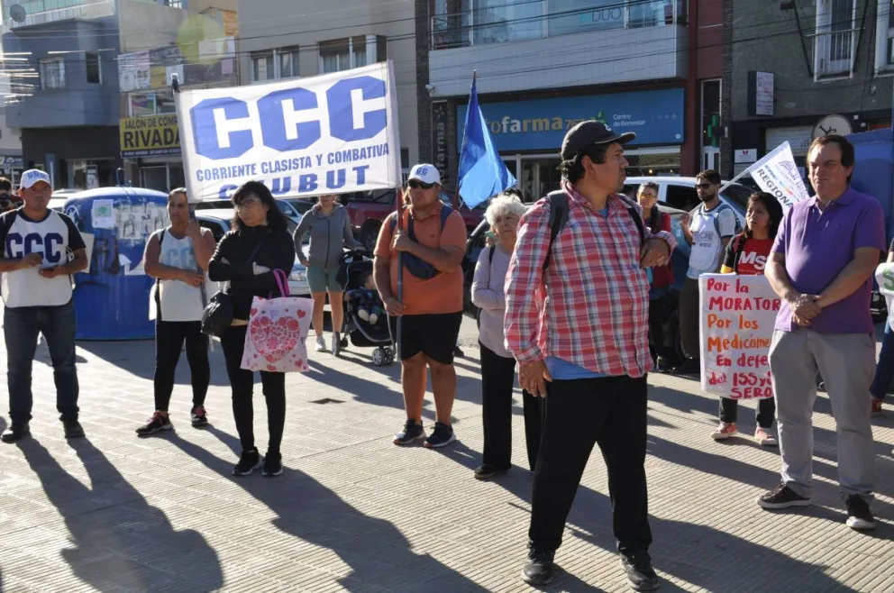 Jubilados de Comodoro movilizados en contra de medidas del Gobierno Nacional