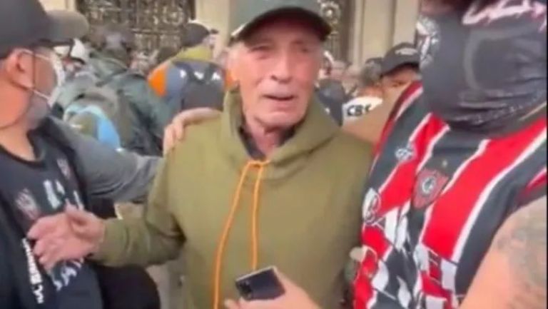 La súplica de un jubilado entre lágrimas: "Que no nos peguen más por favor"