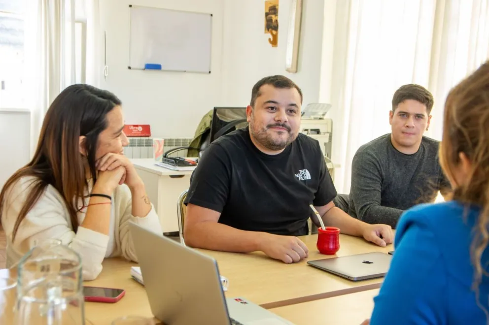 Diputados y concejales del bloque Despierta Chubut se reunieron con integrantes de la Mesa Intersectorial para el Abordaje de la Temática del Suicidio