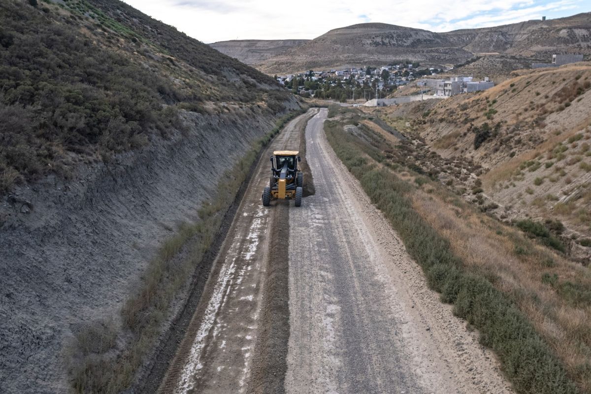 Mejoran el camino alternativo entre Saavedra y Manantial Rosales: claves del operativo vial