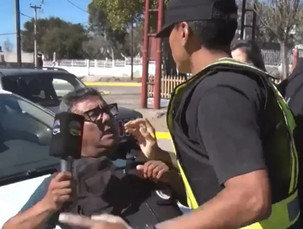 Un periodista de Canal 2 fue agredido por un policía en Caleta Olivia