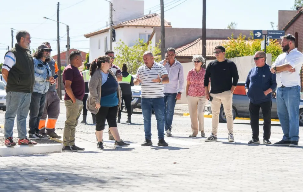Se inauguró una nueva calle intervenida con adoquines, en Puerto Madryn