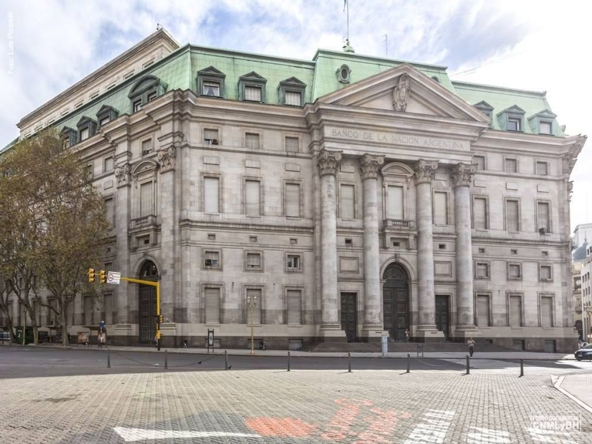 Revés para Milei: Durante seis meses, el gobierno no podrá privatizar el Banco Nación 