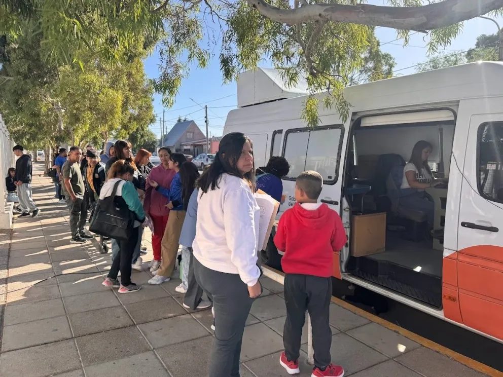 Continúan las jornadas de documentación del Registro Civil Móvil en escuelas