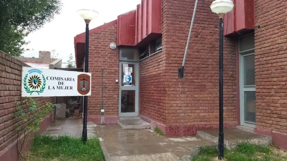 Intentó rociar con combustible a su pareja y atacó a la policía: fue detenido