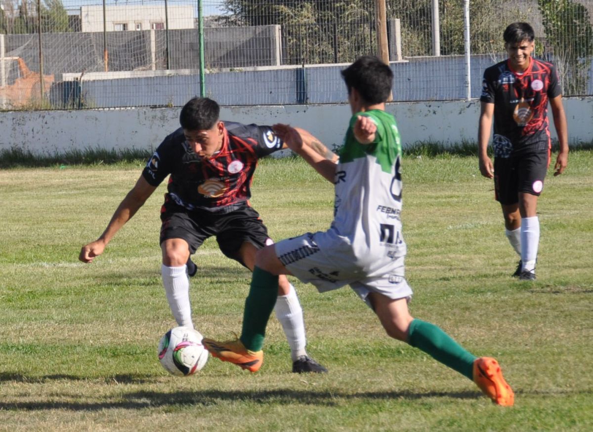 Huracán lo abrió con un penal y lo terminó cerrando con esfuerzo defensivo