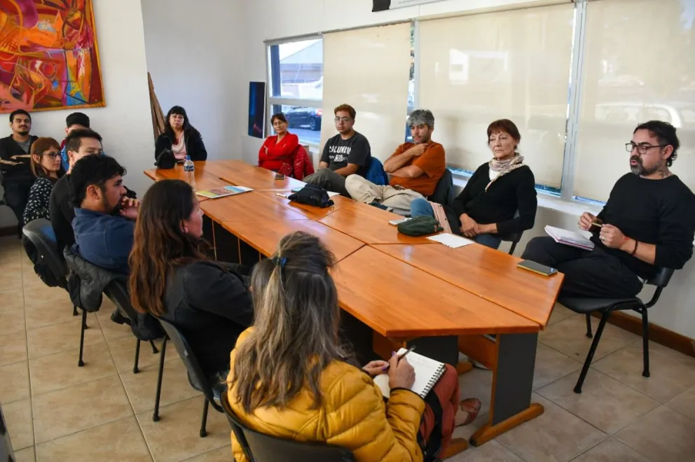 Esquel: El Municipio mantuvo una reunión con referentes culturales de la danza