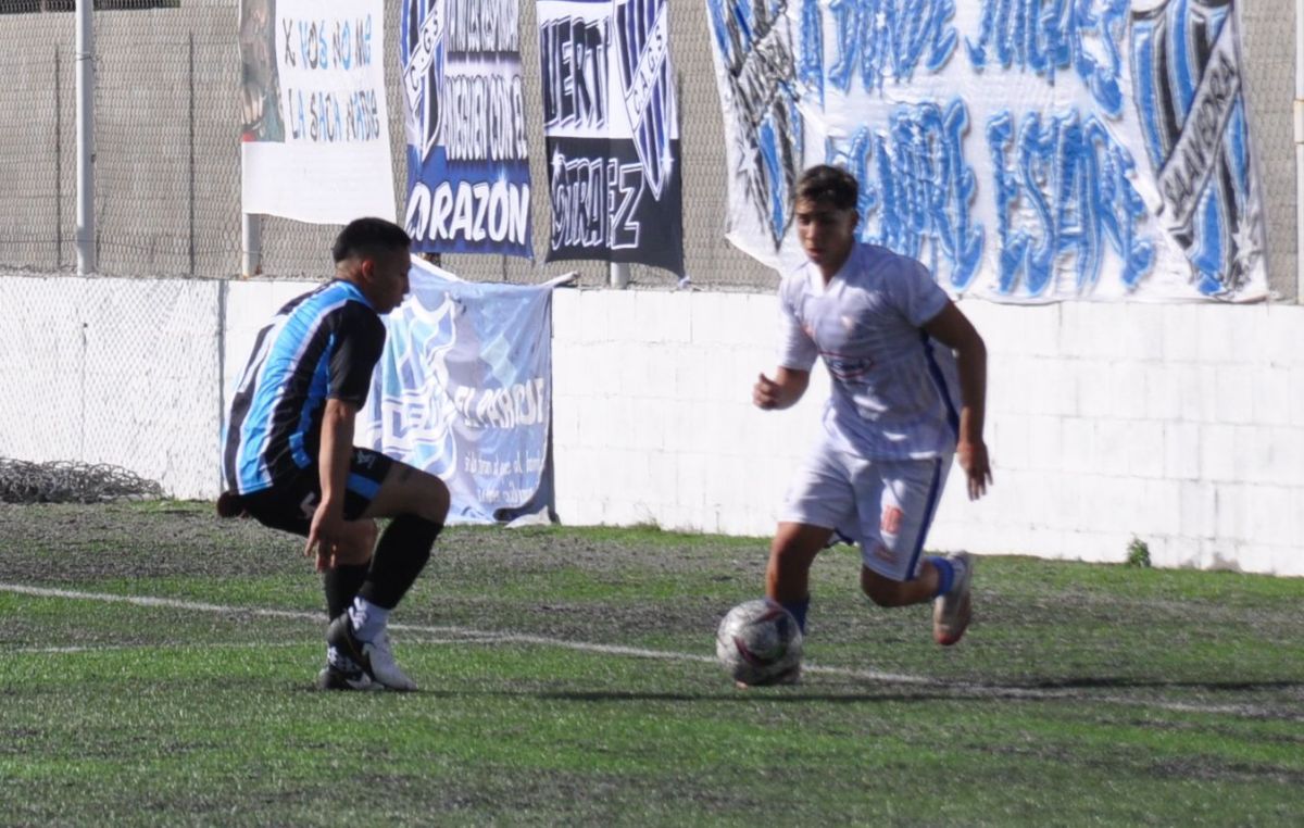 La CAI aprovechó una pelota detenida en el final y derrotó al campeón