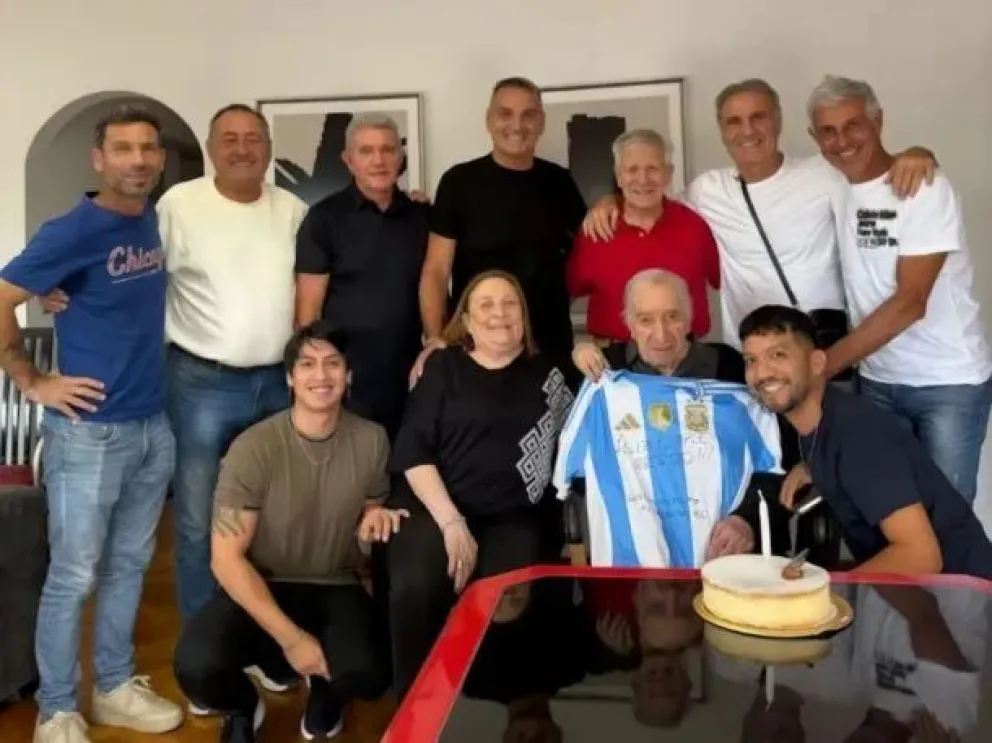 Carlos Bilardo cumplió 87 años y recibió un emotivo homenaje de los campeones del '86