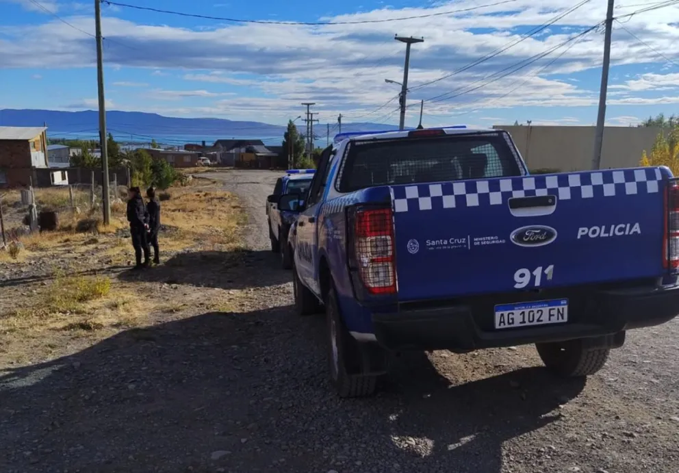 Roban e incendian una camioneta de una empresa petrolera en Caleta Olivia