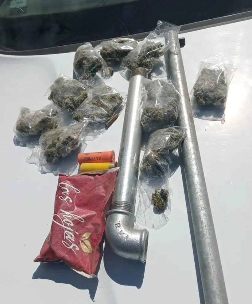 Detuvieron a una pareja en Bariloche con marihuana y un arma casera en su auto