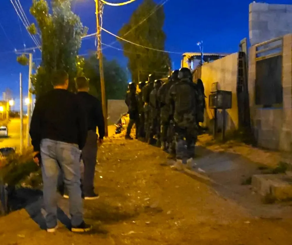 Allanamientos a la familia Nieves: un detenido y secuestro de drogas, armas y municiones