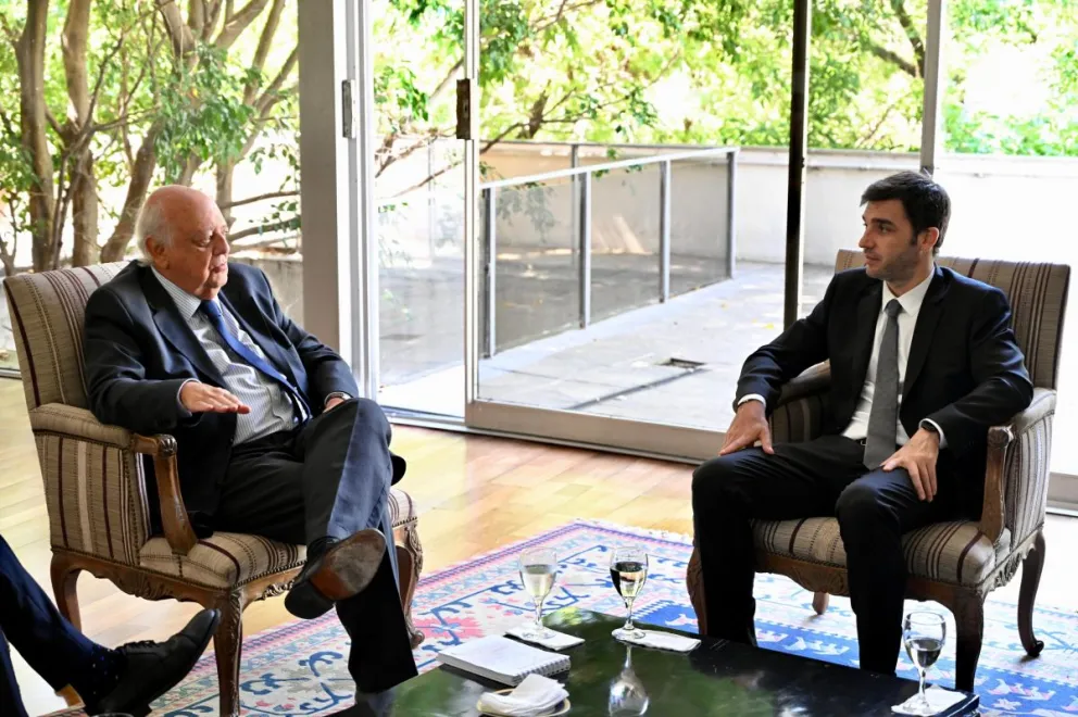 Torres se reunió con el embajador de Chile para avanzar en una agenda bilateral que incluye el desarrollo del Corredor Bioceánico entre Chubut y la Región de Aysén