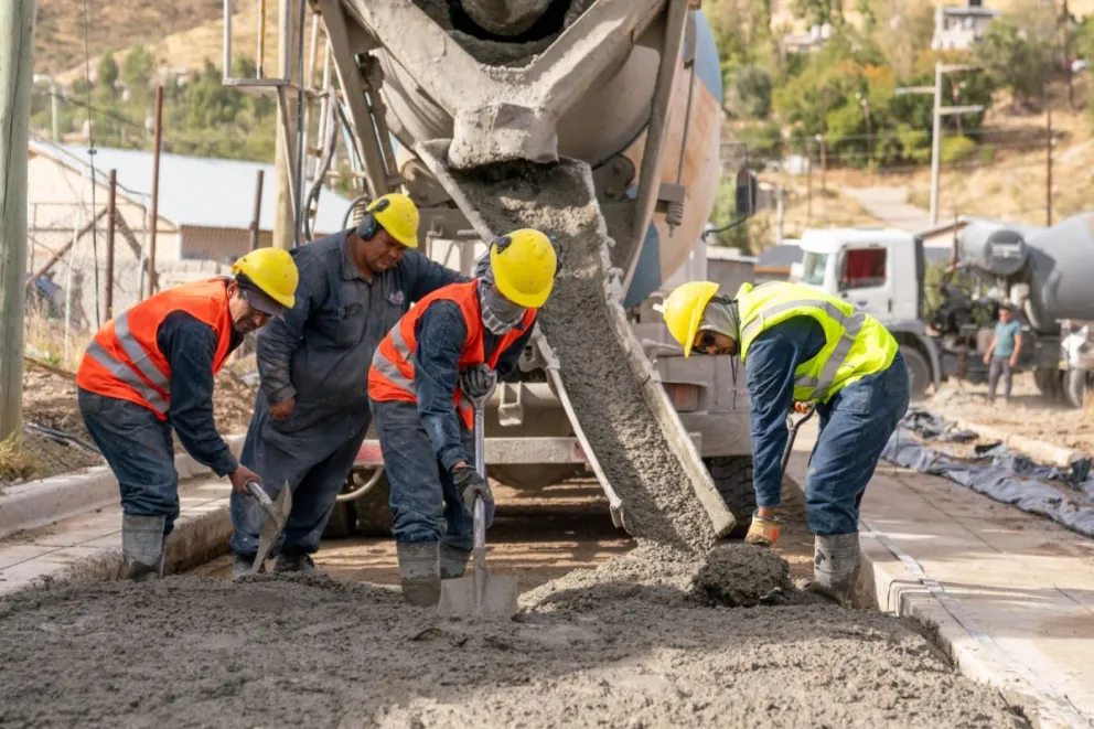 El Municipio avanza con obras de pavimentación en Barrio Laprida