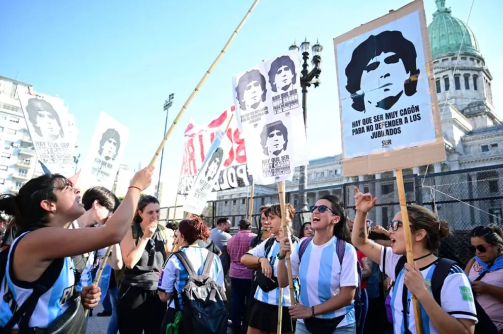 Nueva marcha de jubilados y sectores opositores al Congreso, esta vez sin incidentes graves