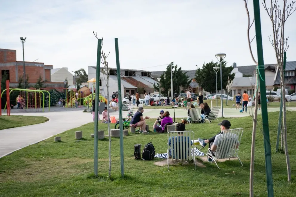 Rada Tilly avanza con la construcción de una nueva plaza en el barrio 112 Lotes