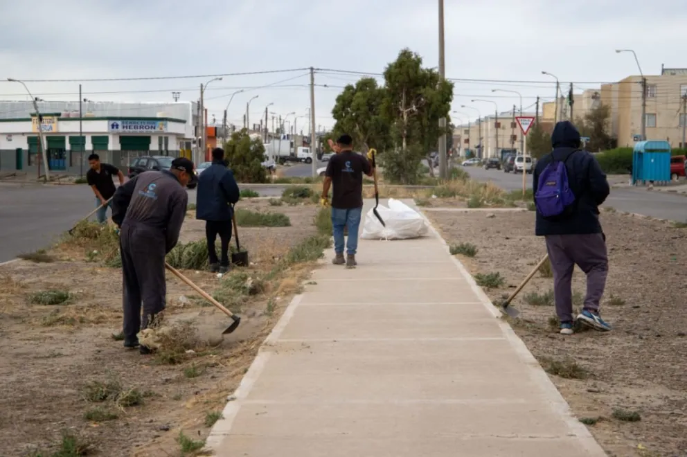 Cuadrillas municipales trabajando en las calles