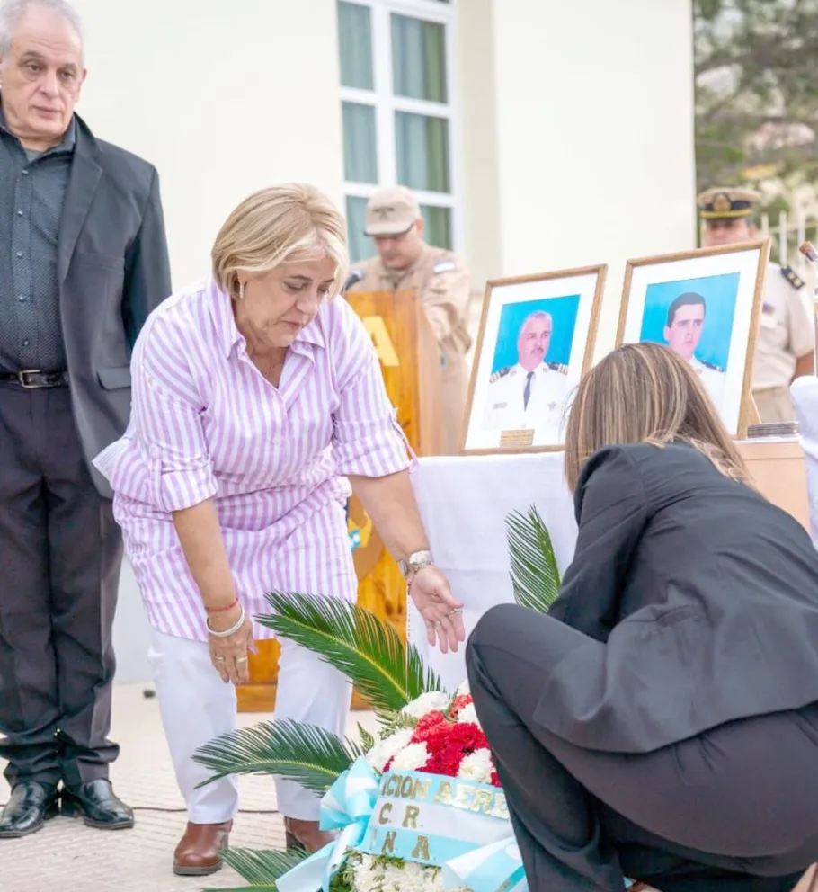 Othar acompañó el homenaje a los pilotos de Prefectura, caídos en cumplimiento del deber