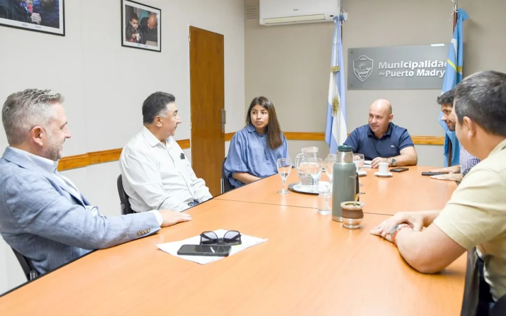 Madryn: El intendente recibió a los representantes de la empresa dueña de la cadena de “Cruceros Princes”