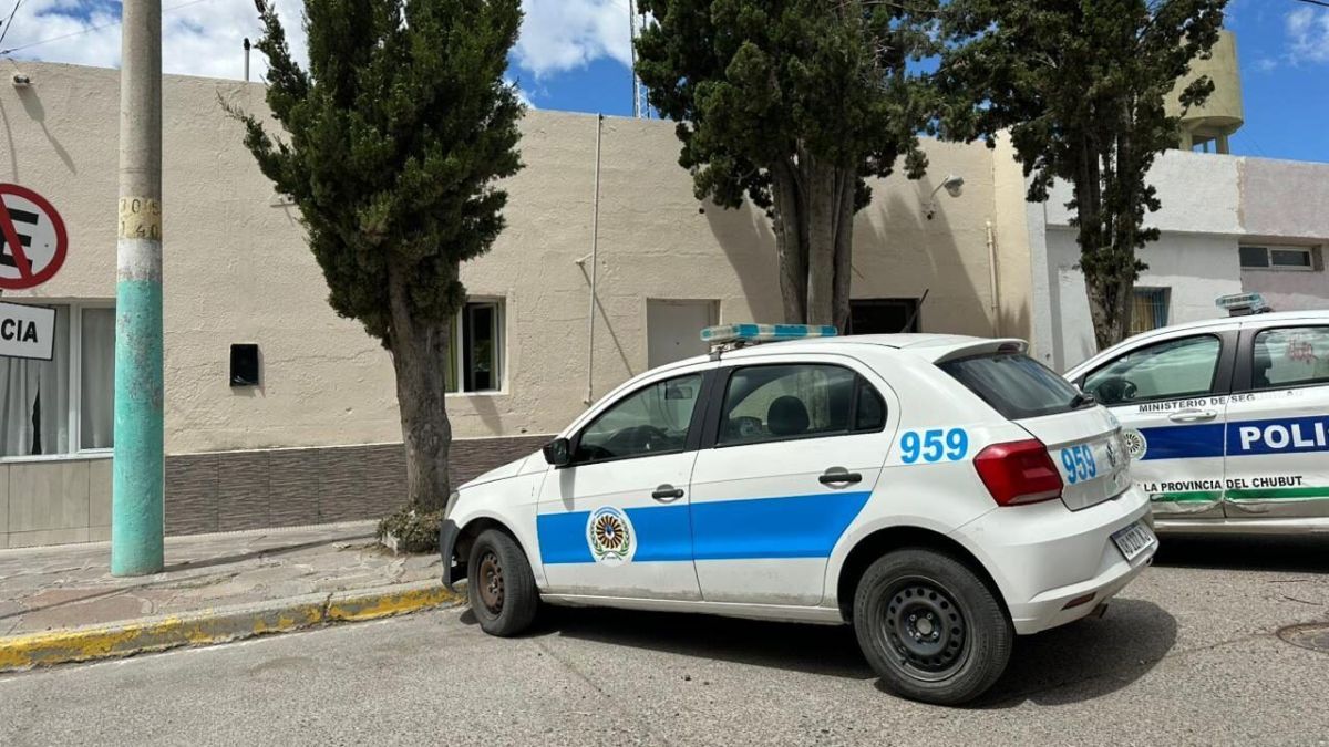 Trelew: a punta de cuchillo asaltan en la calle a transeúnte y le roban una costosa notebook