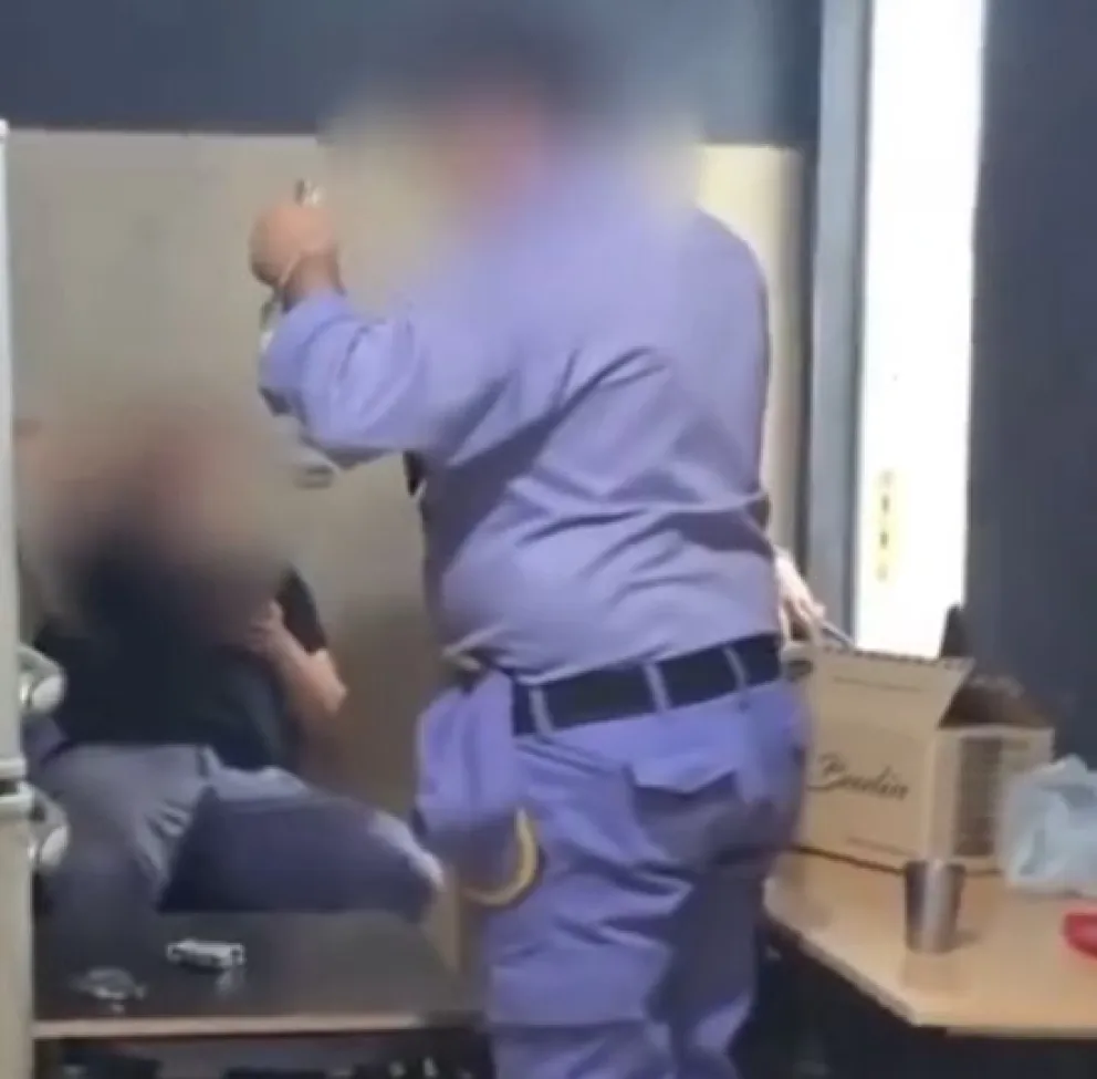 Chaco: suspenden a un comisario y un subcomisario por beber alcohol en una comisaría