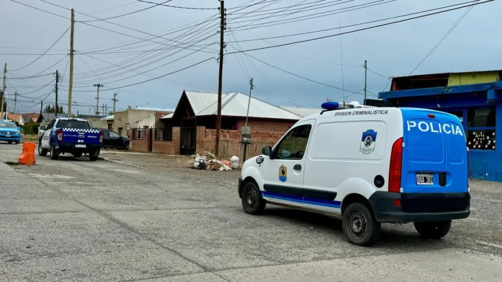 La policía redujo a un hombre armado que se había atrincherado en su vivienda