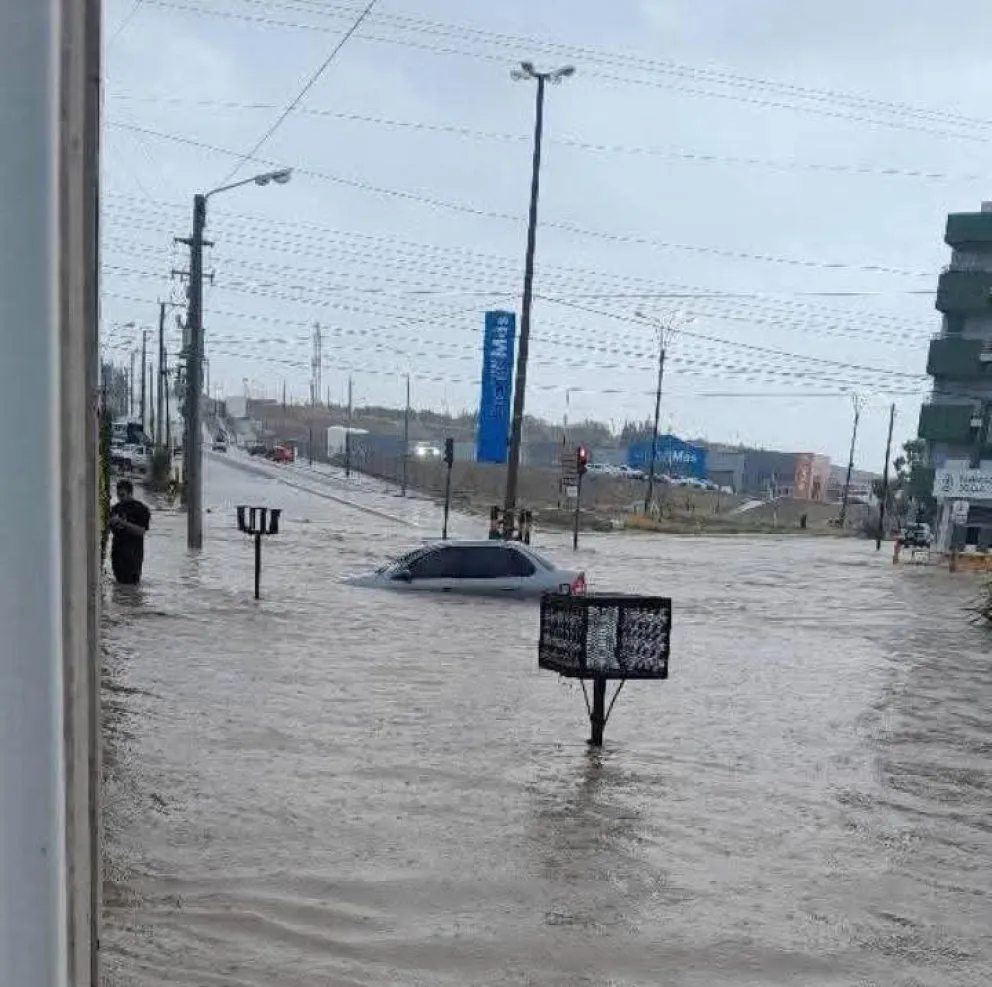 Alerta en Comodoro Rivadavia: fuertes lluvias generan anegamientos y complicaciones