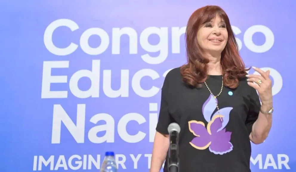 Cristina Kirchner criticó a Milei y alertó sobre una “descomposición institucional” en Argentina
