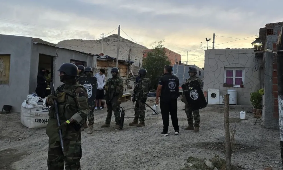 Dos policías de Trelew presos en causa federal por “narcomenudeo”; uno, complicado