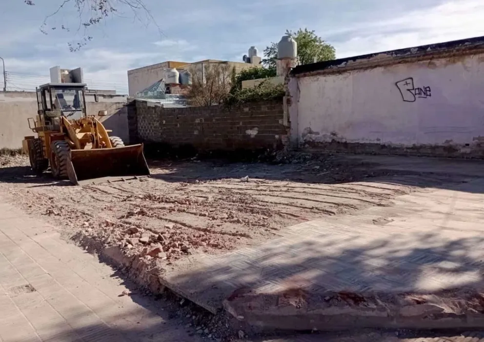 Por riesgo a la seguridad pública, se finalizó con la demolición de inmueble abandonado en Rawson