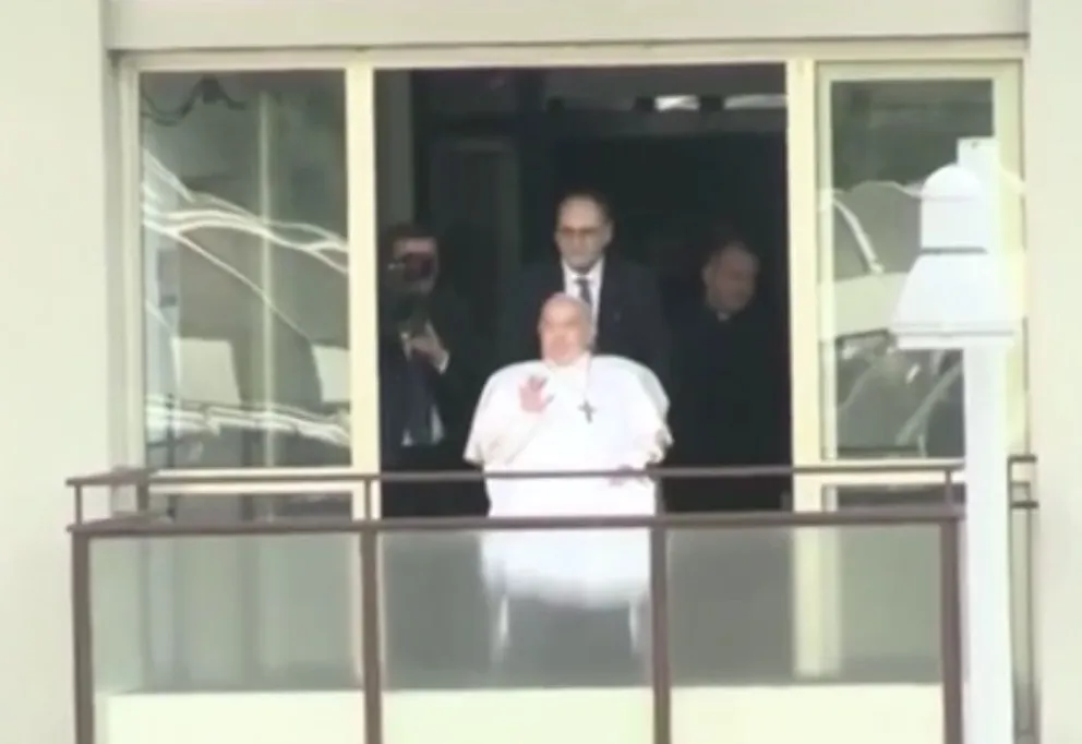 "¡Gracias a todos!": el papa Francisco fue dado de alta