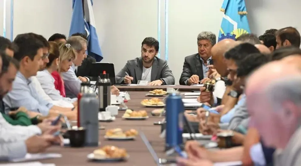 Torres encabeza este lunes una nueva reunión de gabinete en Comodoro Rivadavia