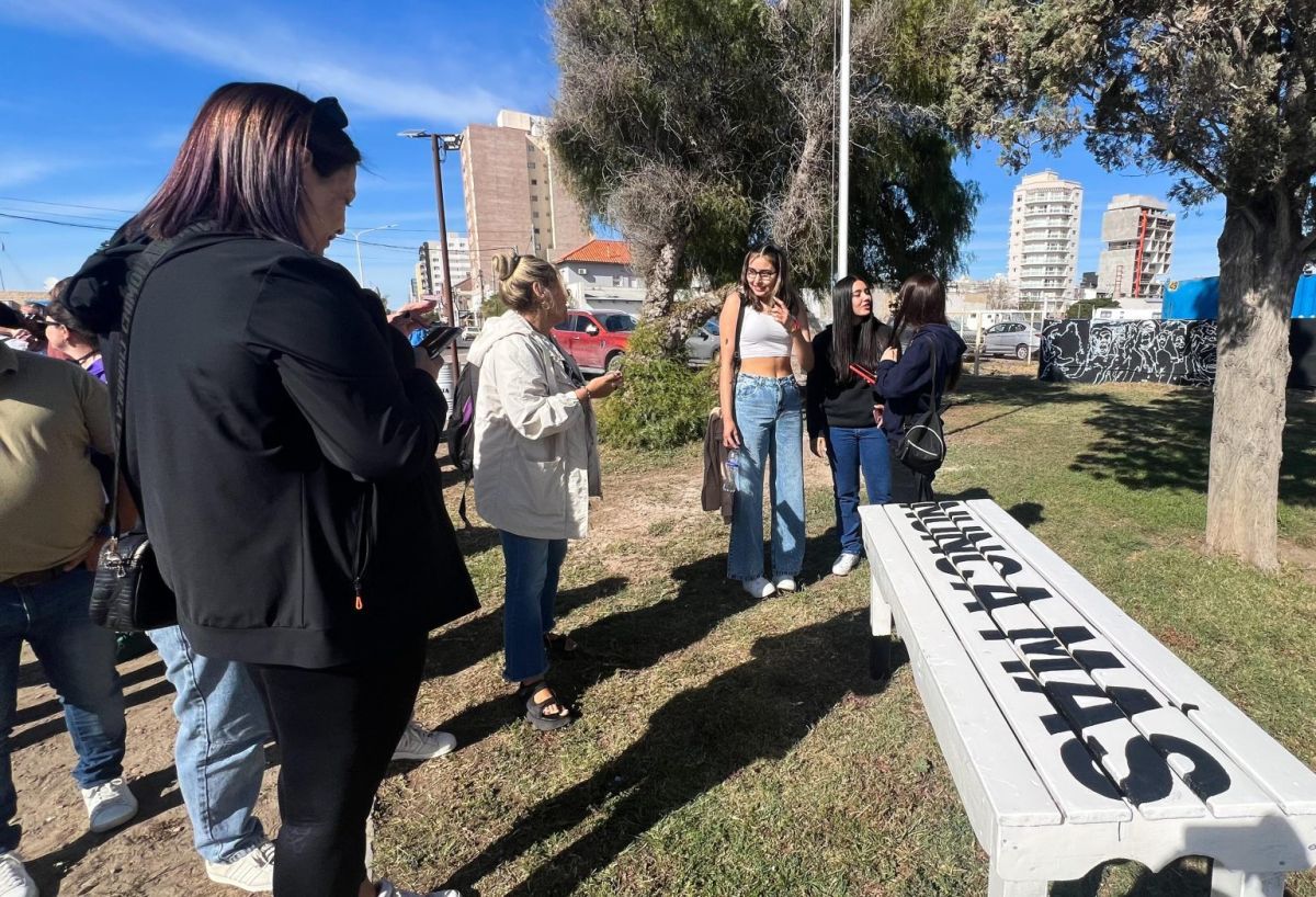 Puerto Madryn: inauguraron un banco en conmemoración al Día de la Memoria