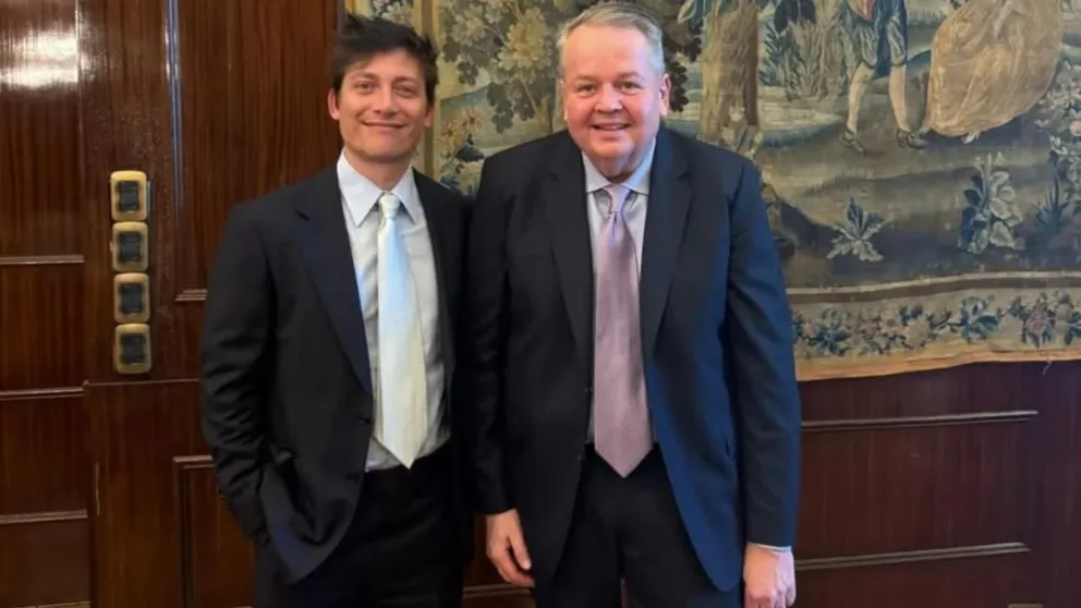"El acuerdo de libre comercio está cerca": Santiago Caputo se reunió con Barry Bennett, el estratega de Trump 