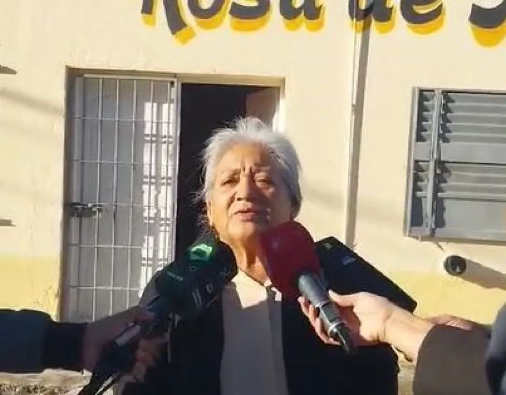 La emotiva historia de Henolina y la biblioteca popular "Rosa de Amaya"