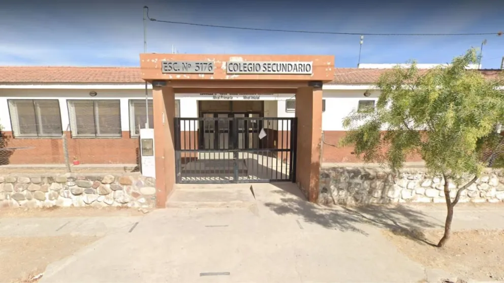 Un alumno intentó atacar a sus compañeros con un machete en un colegio de Salta