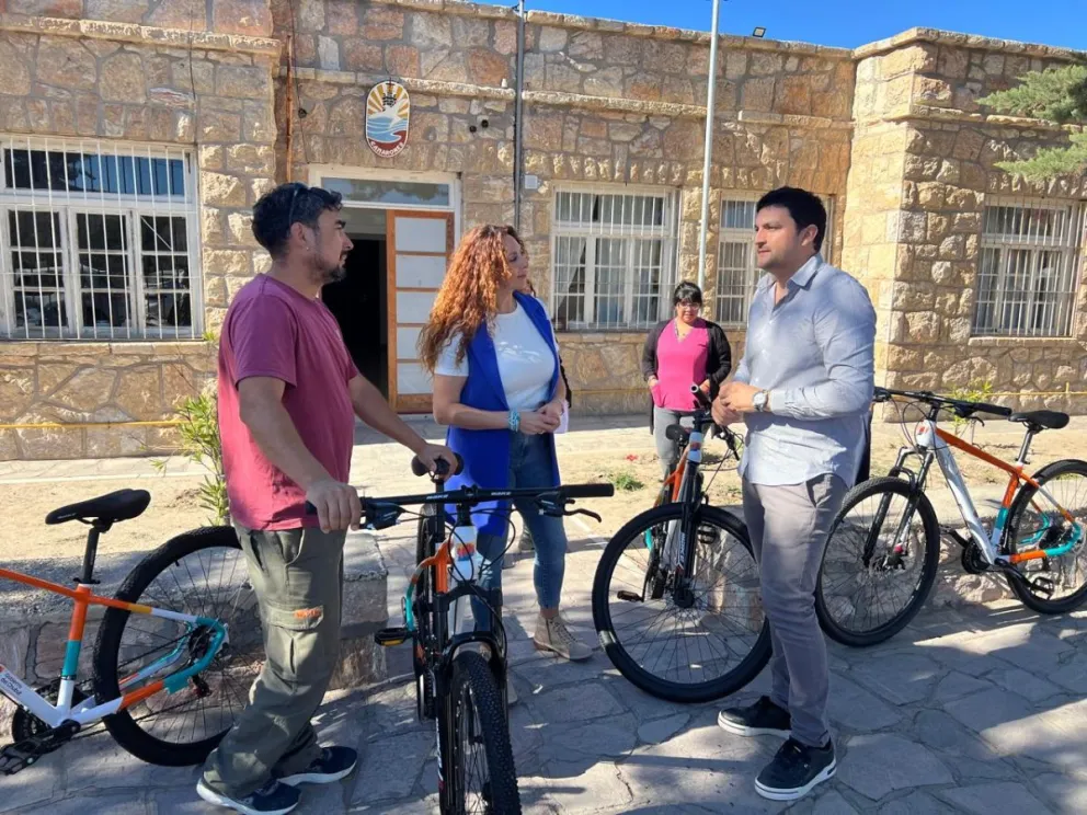 El Gobierno fortalece el empleo y la producción en Camarones