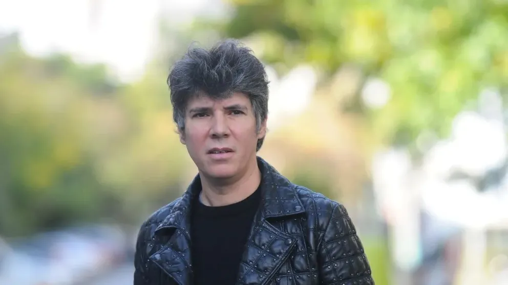 Maxi Trusso intentó hacer un salto épico en su show, pero terminó cantando desde el camarín