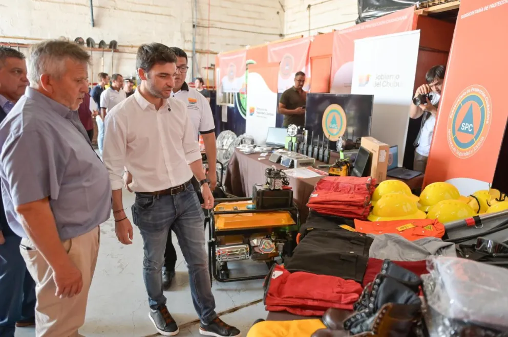 Chubut entregó equipamiento a brigadistas y anunció el fortalecimiento de la respuesta a emergencias
